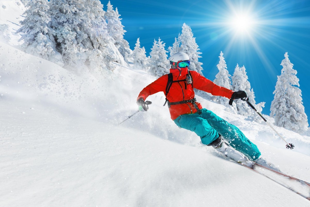Skier,Skiing,Downhill,In,High,Mountains