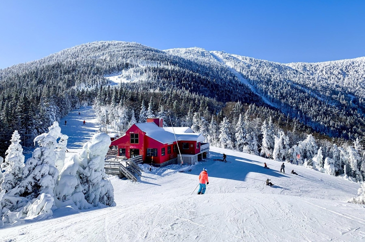 A,Red,House,In,The,Middle,Of,The,White,Snow