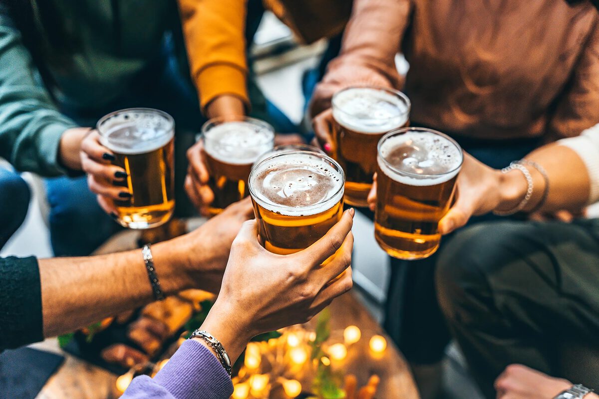hands-holding-beers